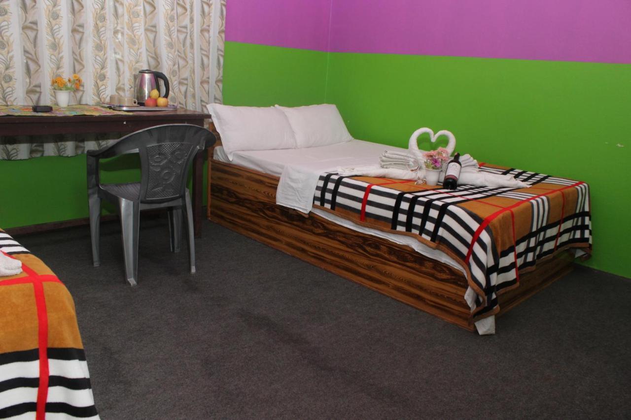 Robins Nest Hotel & Restaurant Deorali Экстерьер фото